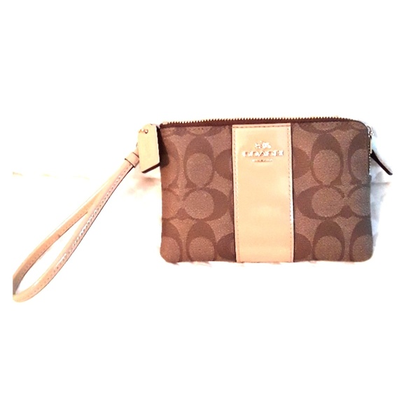 Coach Handbags - Coach wristlet